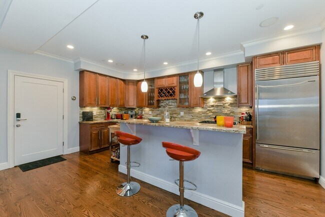 Building Photo - 350 W Broadway