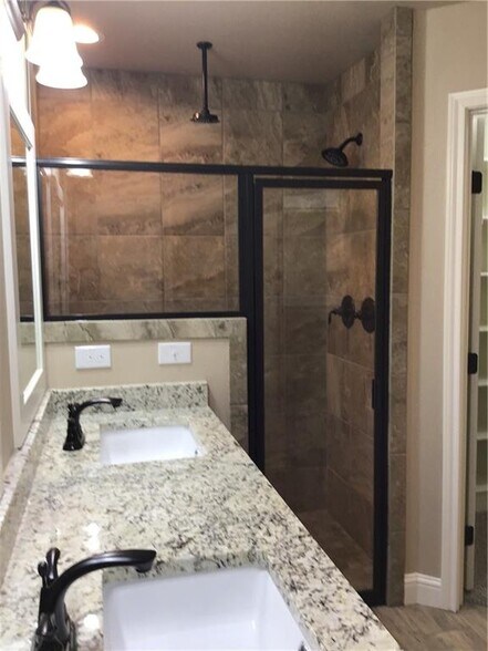 Master Sinks/Shower - 7398 Connor Rd