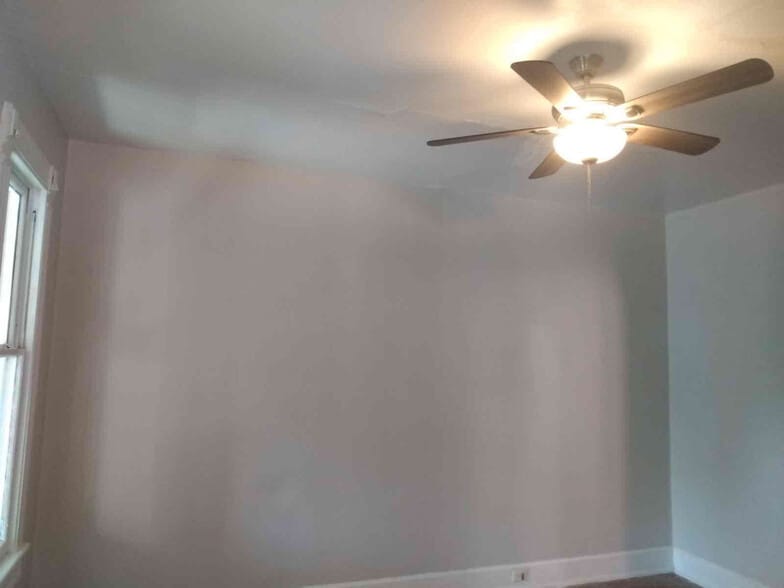 Building Photo - 807-807 Bedford St