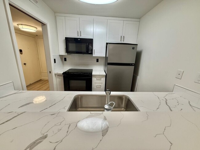 Building Photo - SAN CARLOS - Newly Remodeled 1 Bedroom Con...