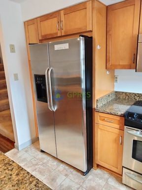 Building Photo - Upscale beautiful and spacious 3-bedroom, 2.5-bathroom apartment Oakland/Shadyside area