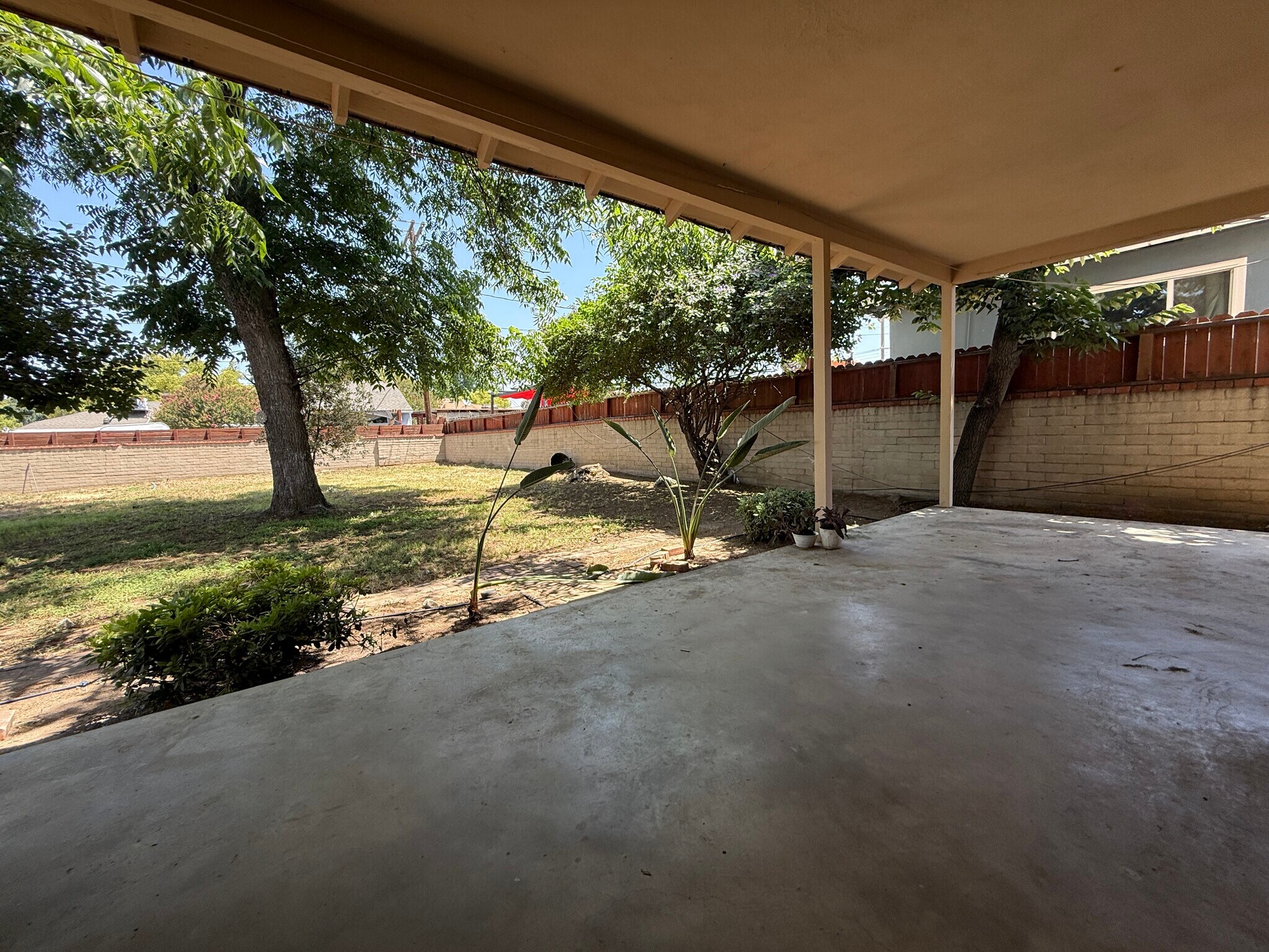 Building Photo - 1333 E Colton Ave