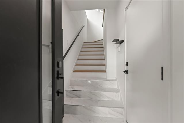 Building Photo - 2001 N Prairie Ave