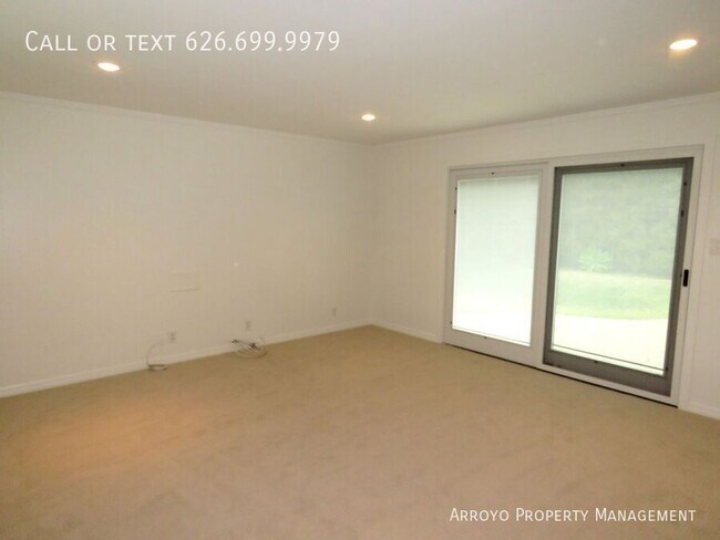 Building Photo - 1165 Leonard Ave