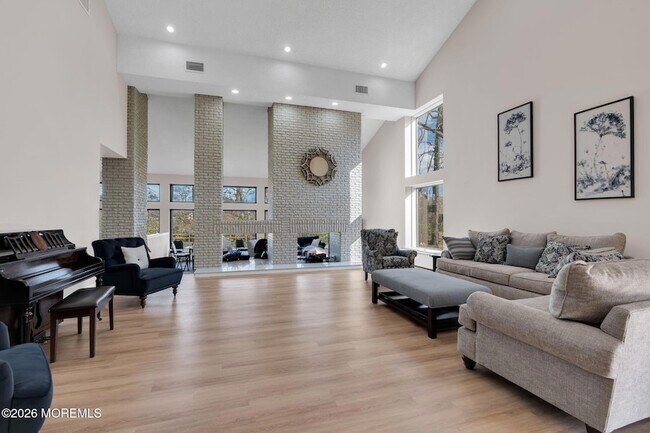 Building Photo - 42 Lexington Ct