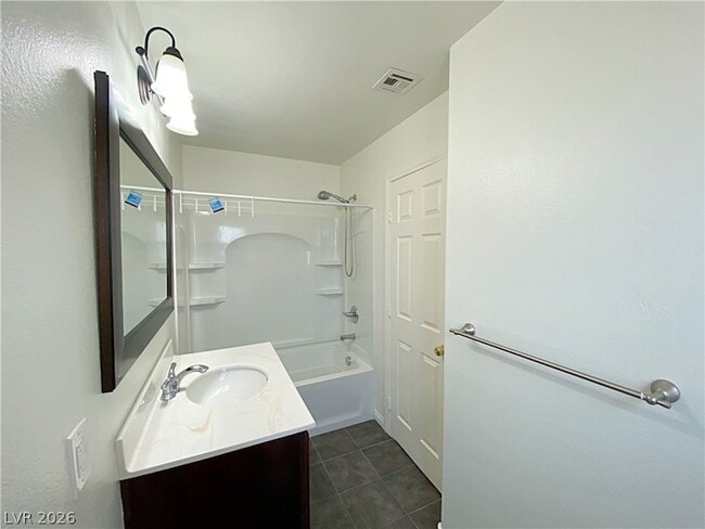 Building Photo - 6496 Robusta Ct