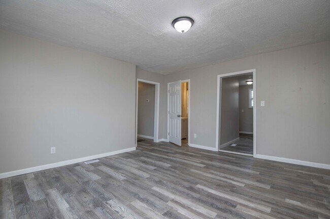 Building Photo - 912 Hotel Ave