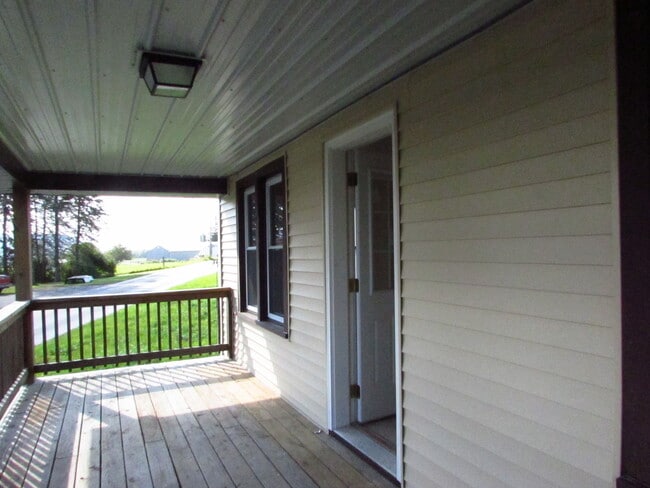 Building Photo - Home in the Country with Laundry Connections!