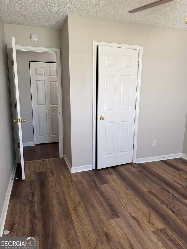 Building Photo - 3020 Meadow Glen Pass