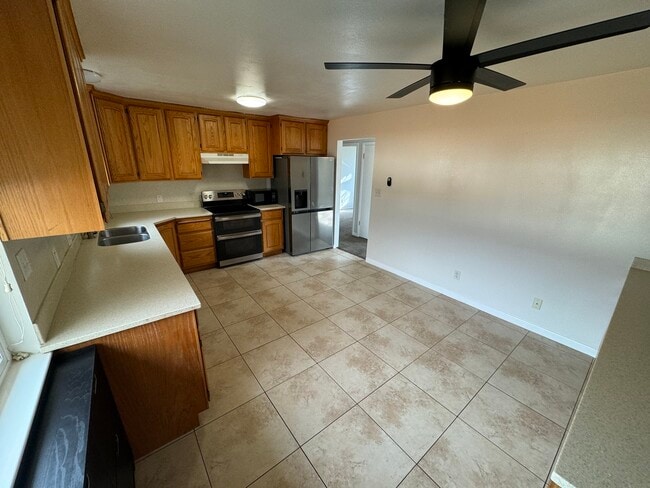 Building Photo - 891 N 300 W