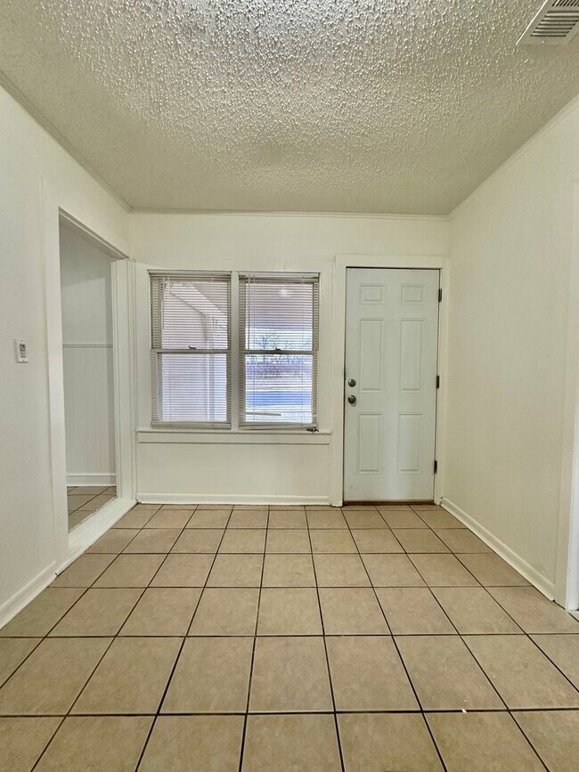 Building Photo - COMING SOON!!! -  Spacious 3-Bedroom Home Available to Lease!