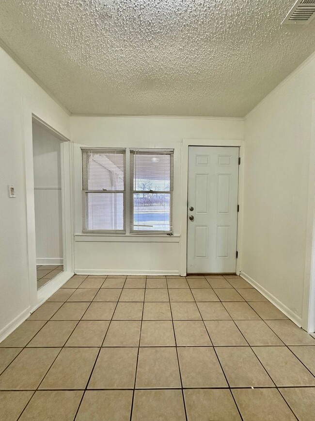 Building Photo - Now Available -  Spacious 3-Bedroom Home A...