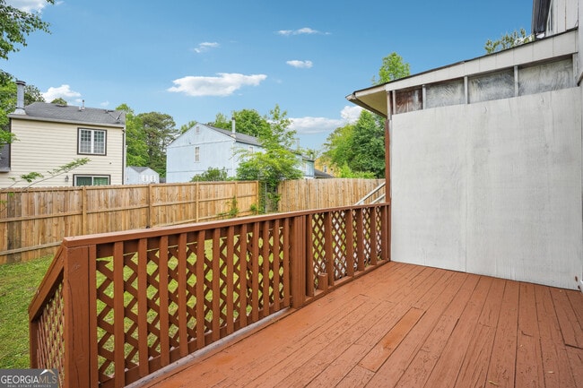 Building Photo - 2049 Charter Ln