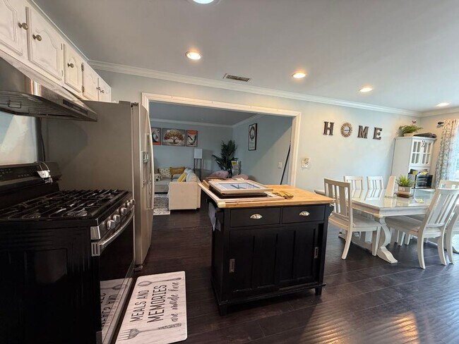 Building Photo - Charming 4-Bedroom, 2-Bath Fully Furnished...