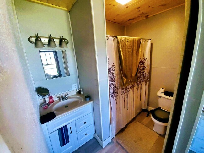 Building Photo - 274 W Dickson Ave