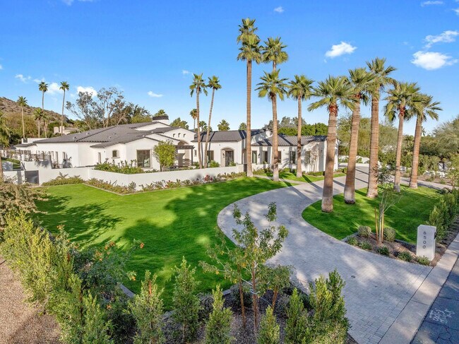 Building Photo - 6500 E Cactus Wren Rd