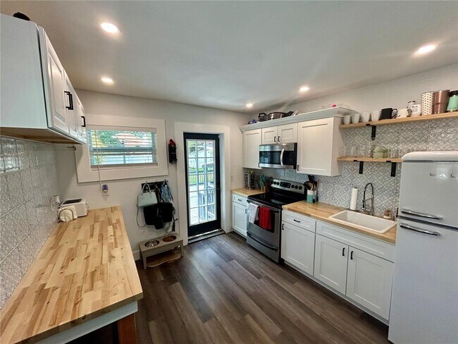 Building Photo - 3550 2nd Ave S