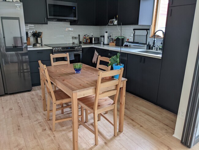 Building Photo - 820 46th St