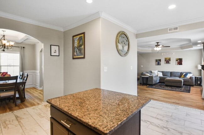 Building Photo - Pet Friendly Four Bedroom!