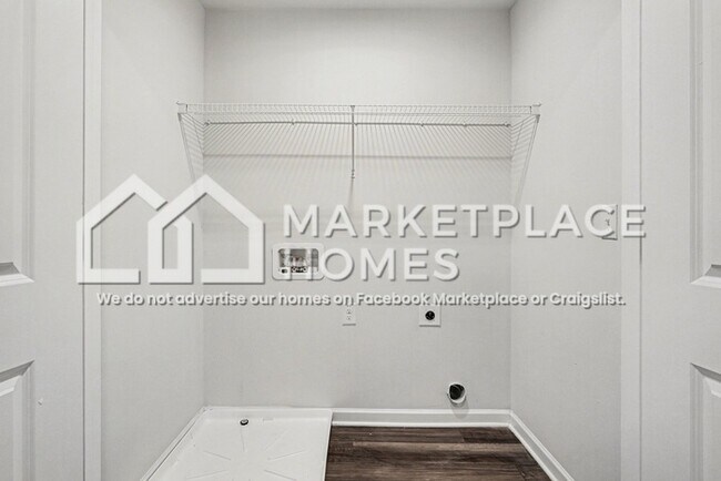 Building Photo - 461 Oakwood Dr NW