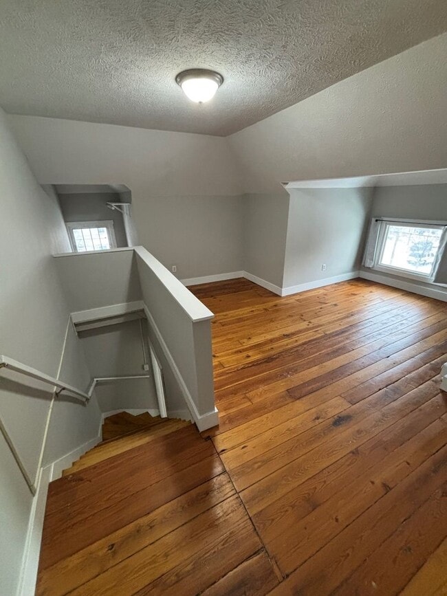 Building Photo - 827 Watson St SW