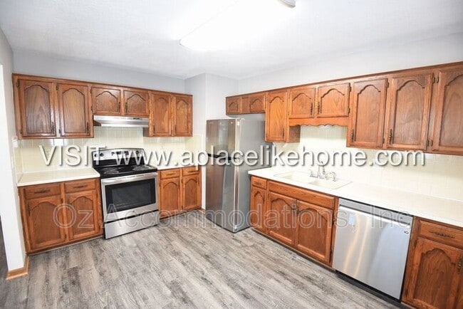 Building Photo - 119 SE Greystone Dr