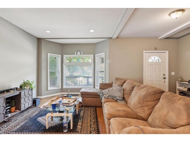 Building Photo - 3023 Dupont Ave S