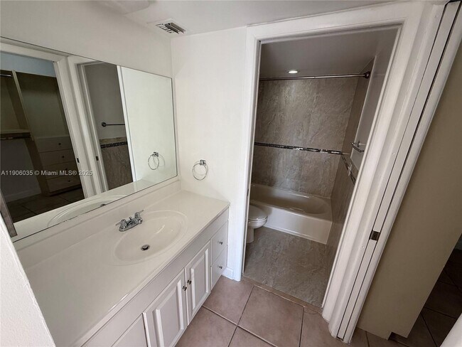 Building Photo - 10875 SW 112th Ave