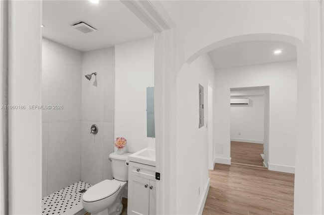 Building Photo - 2508 SW 10th St