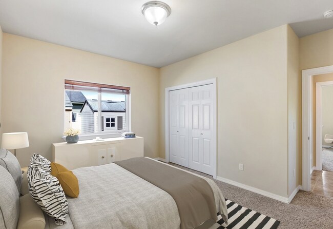 Building Photo - Lakefront Home in Cascade Valley