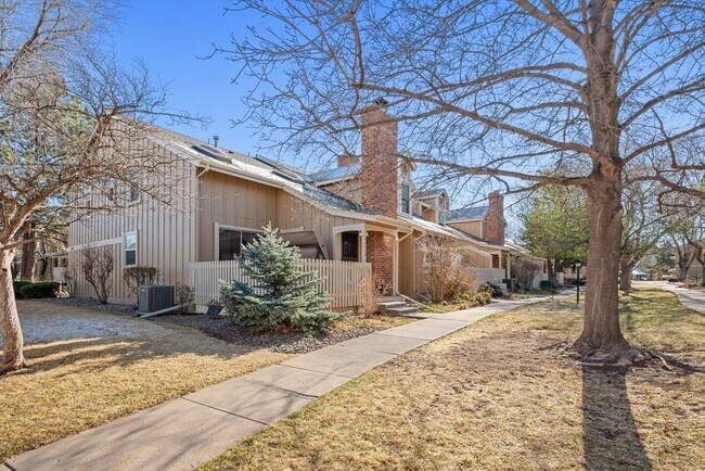 Building Photo - 3BR Townhome | Finished Basement | 2-Car Garage | Pool, Tennis & Pickleball