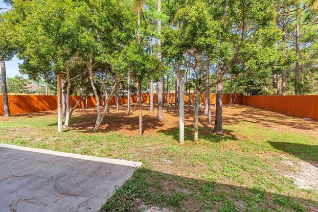 Building Photo - 4 Bedroom in Gulf Breeze!!