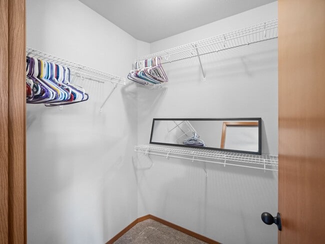 Building Photo - Beautiful home 5MILE/Big Yard & Garage (Furnished)