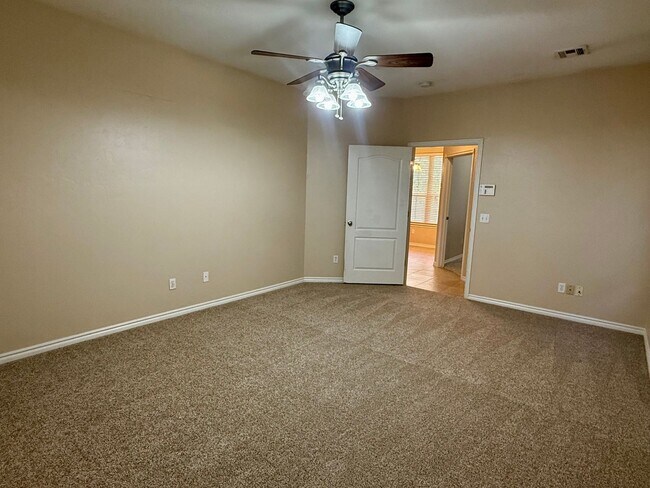 Building Photo - Beautiful Home in Surrey West of Yukon wit...