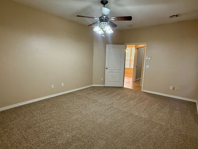 Building Photo - Beautiful Home in Surrey West of Yukon with Pool Access and Lawncare Included