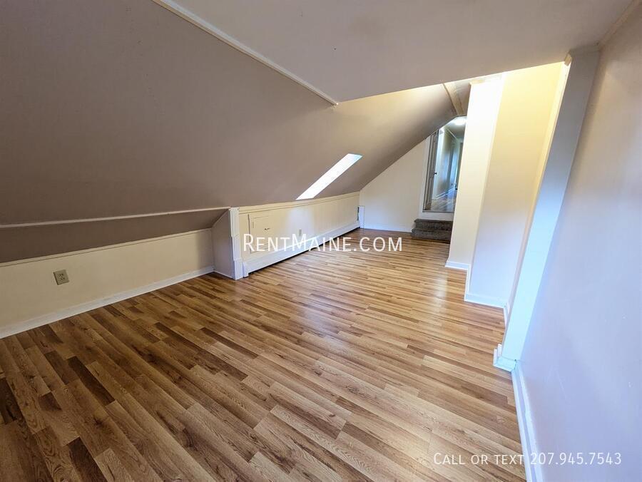 Building Photo - 28 Autumn St