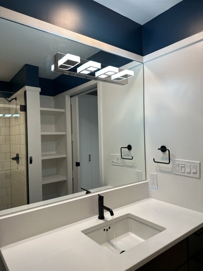 Building Photo - 32 E Court St