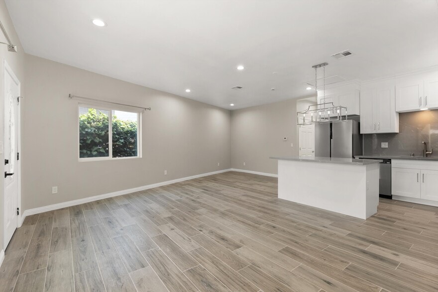 Building Photo - 10508 Mattock Ave