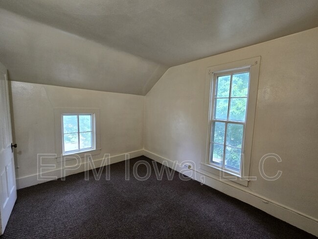 Building Photo - 820 Logan Ave