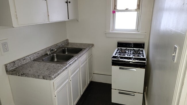 Building Photo - 824 16th St