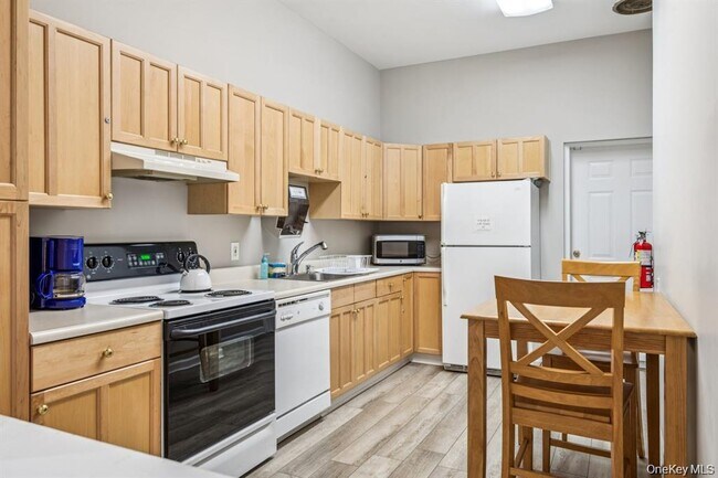 Building Photo - 5 Norfolk Ct