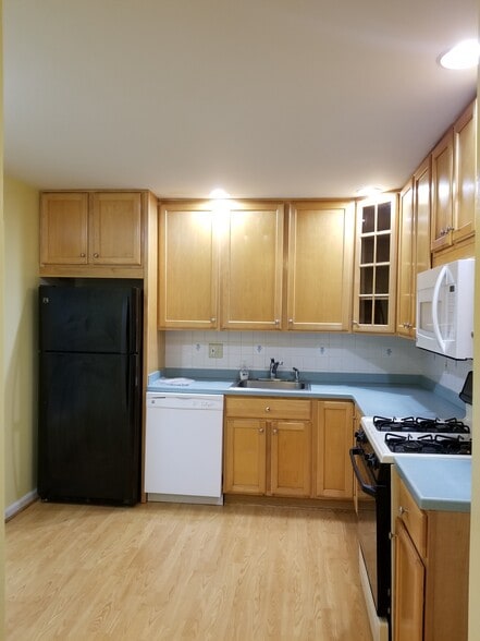 Building Photo - 7452 Fountain Head Dr