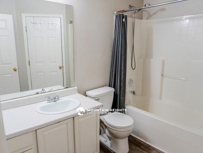 Building Photo - 26 W 7500 S