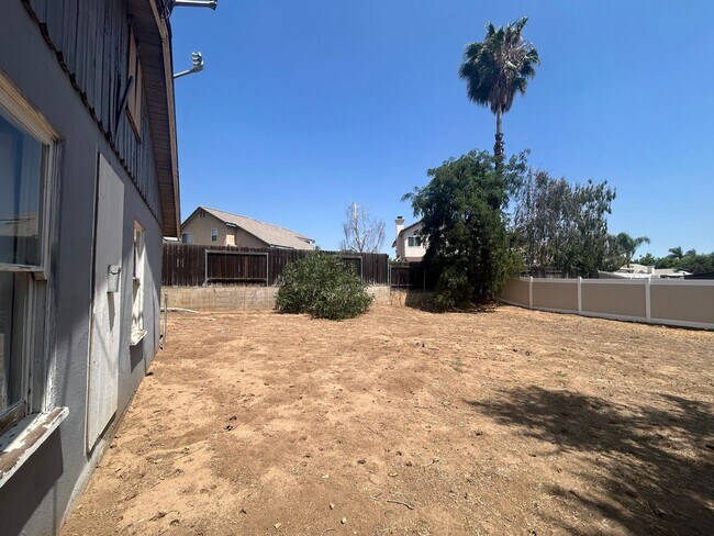 Building Photo - Large home in Yucaipa, Ca.