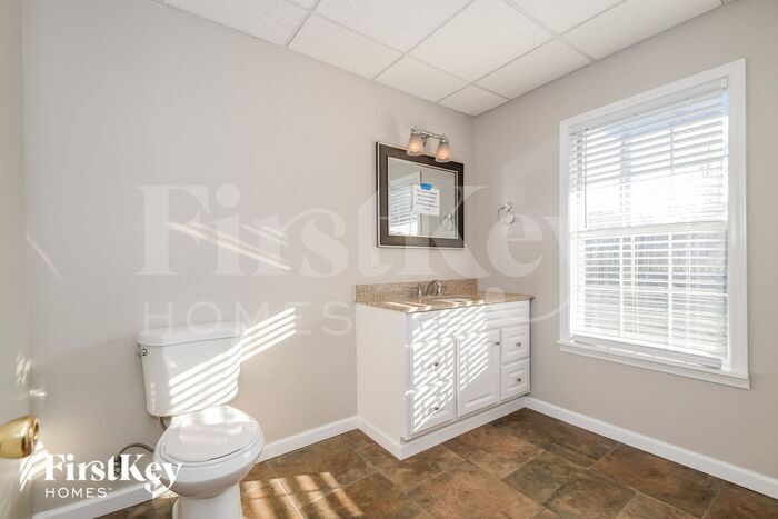 Building Photo - 221 Bentmoor Ln