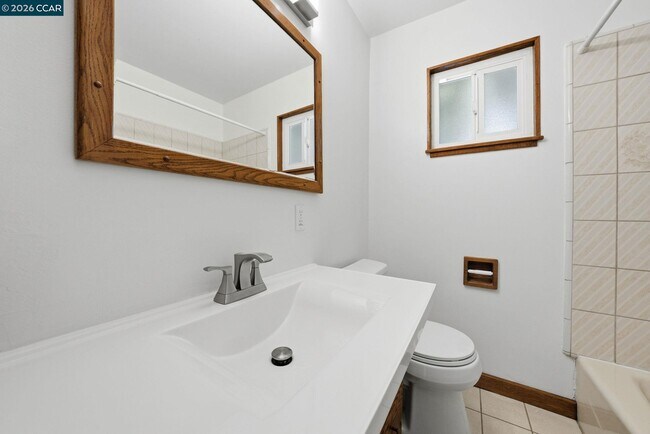 Building Photo - 1930 Sunshine Dr