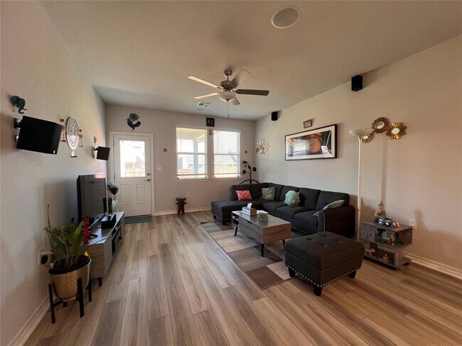 Building Photo - 1610 Purple Martin Dr