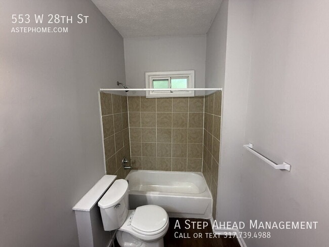 Building Photo - 553 W 28th St