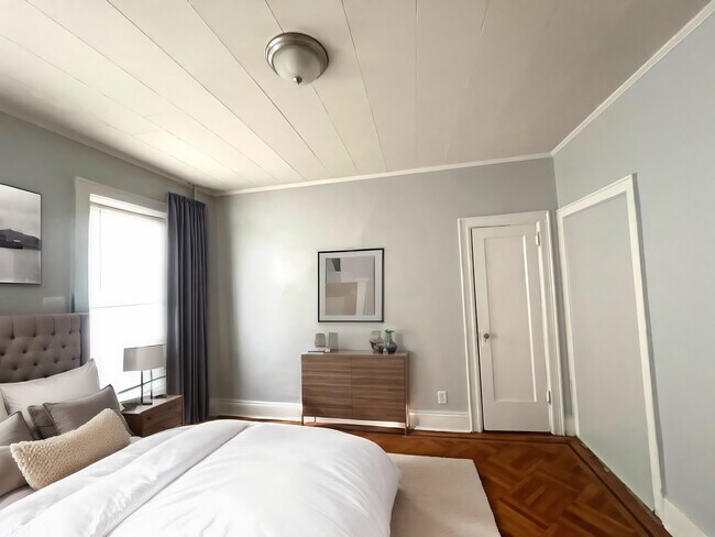 Building Photo - Trefoil Manor