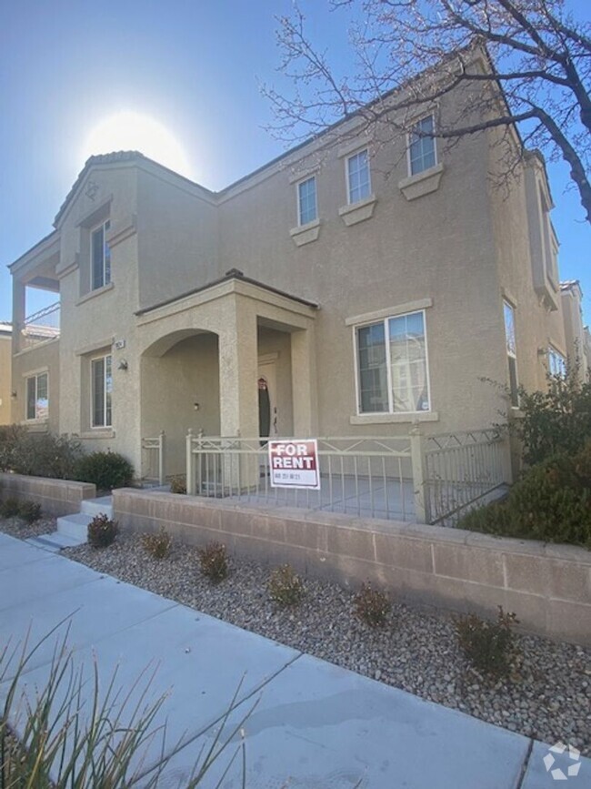 Building Photo - Very Beautiful Two Story Home!